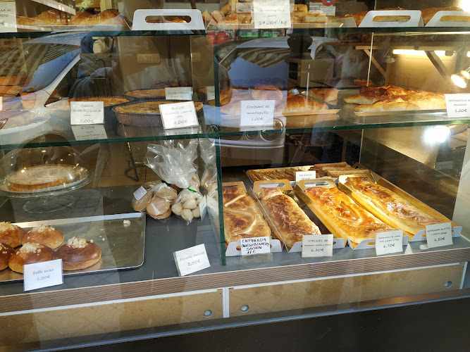 Fotografia tomada fuera de Hojaldres Artesanos - Confectionery store en Madrid, Madrid