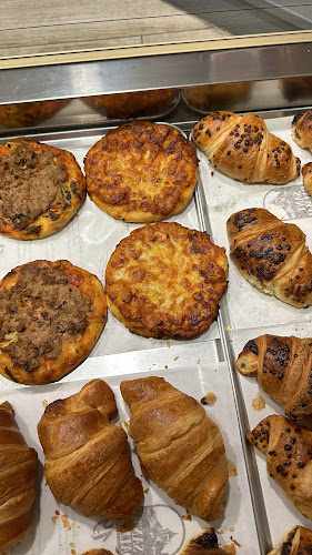 Fotografia tomada fuera de Forn Ca L'alba - Panadería en Calella, Barcelona