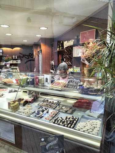 Fotografia tomada fuera de Pastisseria Solís - Pastelería en Calella, Barcelona