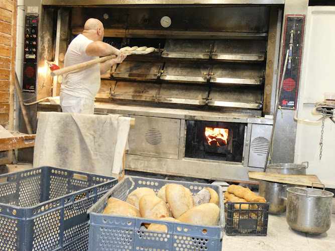 Fotografia tomada fuera de Forn de pa rústic - Forn de pa en Figueres, Girona