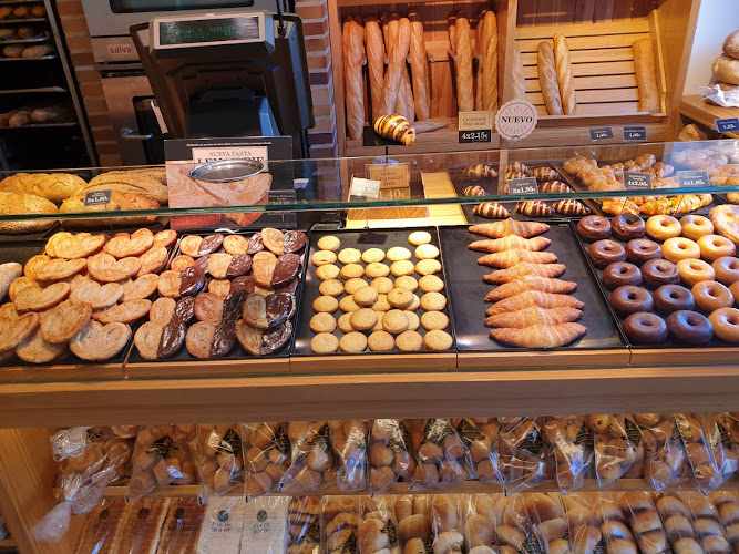 Fotografia tomada fuera de Panadería Tahona - Panadería en Burlada, Navarra