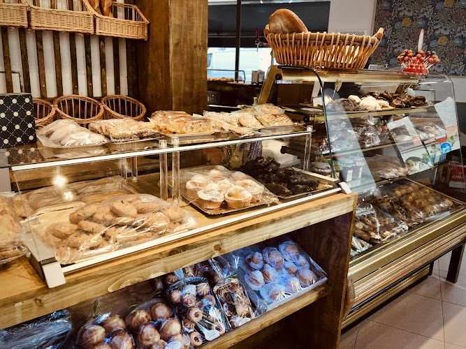 Fotografia tomada fuera de Cafeteria Heladeria Panadería La Hogazza - cafeterías en Burlada, Navarra