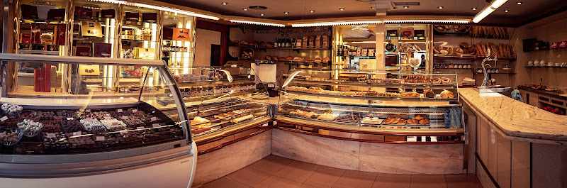 Fotografia tomada fuera de Pastelería Bernardos - Pastelería en Hoyo de Manzanares, Madrid
