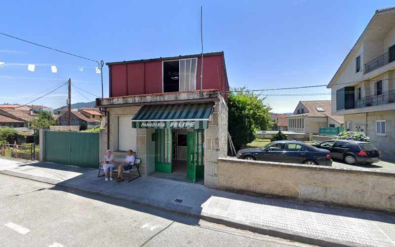 Fotografia tomada fuera de Panaderia Felipe - Panadería en Francelos, Orense