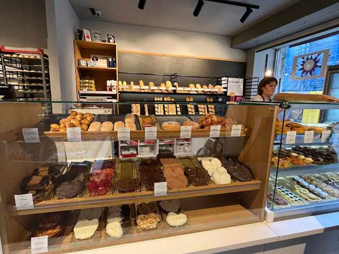 Fotografia tomada fuera de Bi by Jatera - Pastelería en Bilbao, Vizcaya