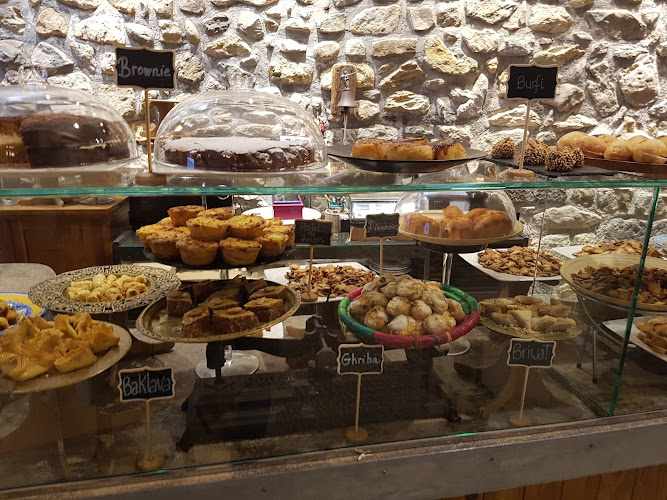 Fotografia tomada fuera de Charamel Gozotegia | Casco Viejo - Pastelería en Bilbao, Vizcaya