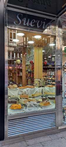 Fotografia tomada fuera de Pastelería Suevia - Pastelería en Santiago de Compostela, A Coruña