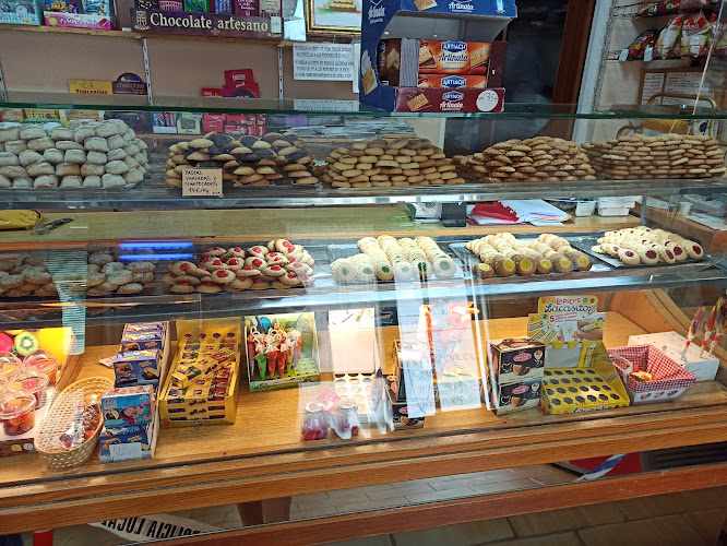 Fotografia tomada fuera de Pastelería Yagüe - Pastelería en El Espinar, Segovia