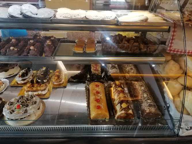 Fotografia tomada fuera de Segovia Pastelería Confitería Salón de té - Pastelería en Utrera, Sevilla