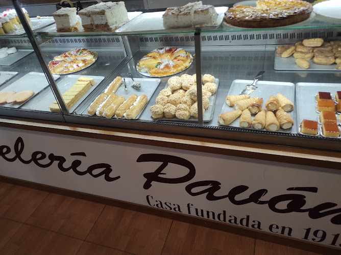 Fotografia tomada fuera de Pastelería Pavón - Pastelería en Isla Cristina, Huelva