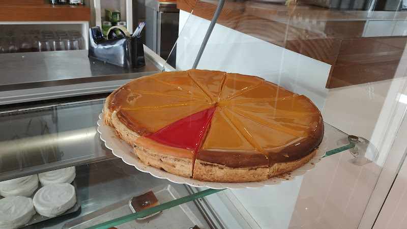 Fotografia tomada fuera de Pastelería Pavón Cafetería - Pastelería en Isla Cristina, Huelva