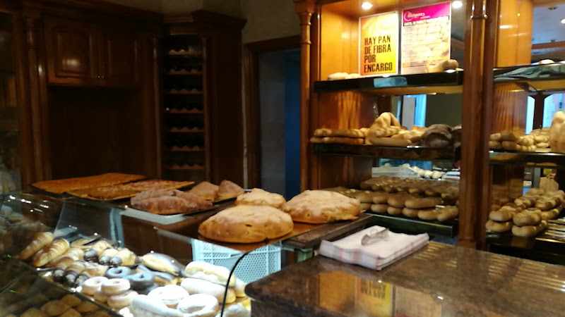 Fotografia tomada fuera de Horno y Pastelería Marquez - Pastelería en L'Alcúdia de Crespins, Valencia