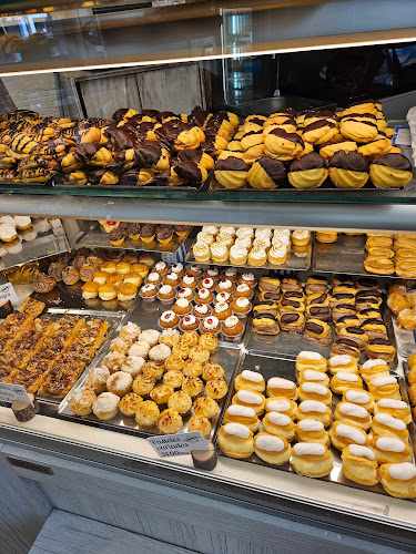 Fotografia tomada fuera de Pastelería, Panadería y Cafetería Ipanema de Lola José del Hierro - Panadería en Madrid, Madrid