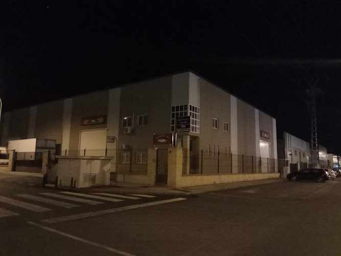 Fotografia tomada fuera de Distribuciones J L Sanz - Pastelería en Valverde del Majano, Segovia