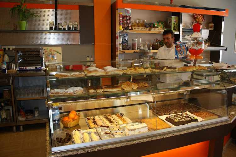 Fotografia tomada fuera de Pastelería Dulcinea. - Pastelería en Alpera, Albacete