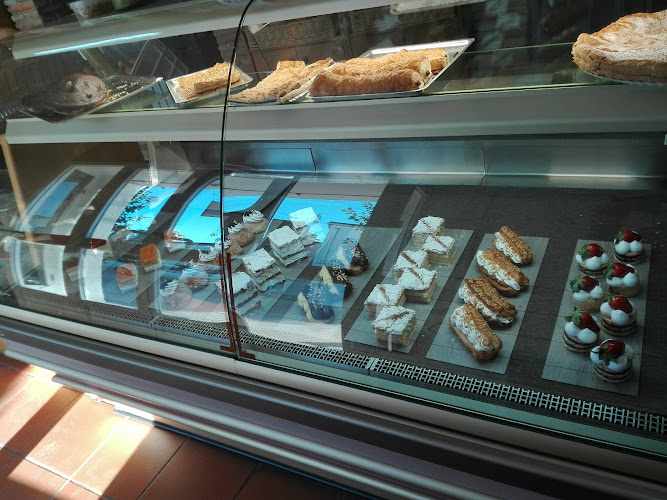 Fotografia tomada fuera de Benito Pasteleria, (El Horno de Algallarin) - Pastelería en Algallarín, Córdoba