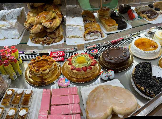 Fotografia tomada fuera de La Dulce Ilusión - Cafetería en Coria del Río, Sevilla