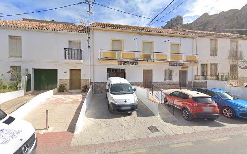 Fotografia tomada fuera de Panadería Peñón De La Mata S L - Panadería en Cogollos de la Vega, Granada