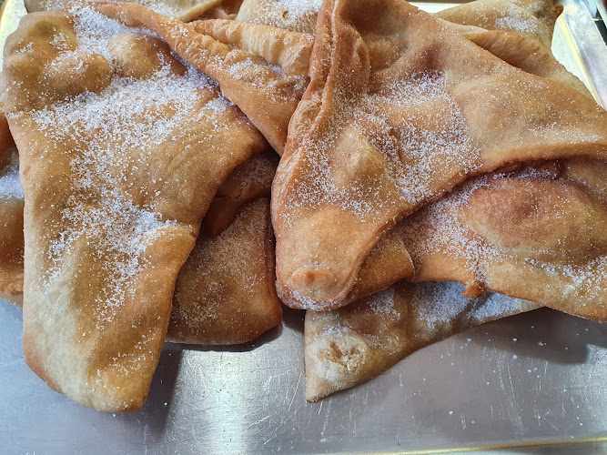 Fotografia tomada fuera de Pastelaría Améndoa - Pastelaría especializada en tortas en Castro de Ribeiras de Lea, Lugo