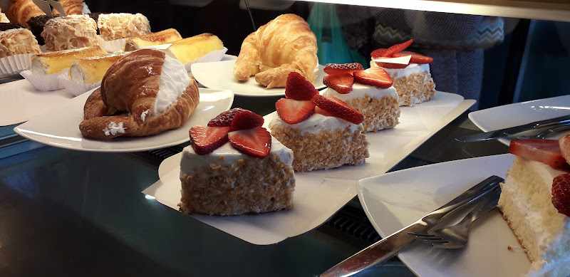 Fotografia tomada fuera de Forn de la Platja - Panadería en Castelldefels, Barcelona