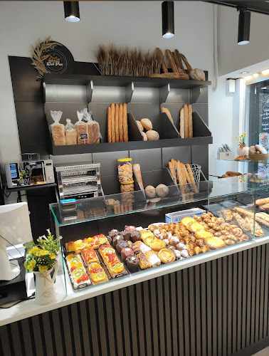 Fotografia tomada fuera de Deli Pan - Panadería en Castelldefels, Barcelona