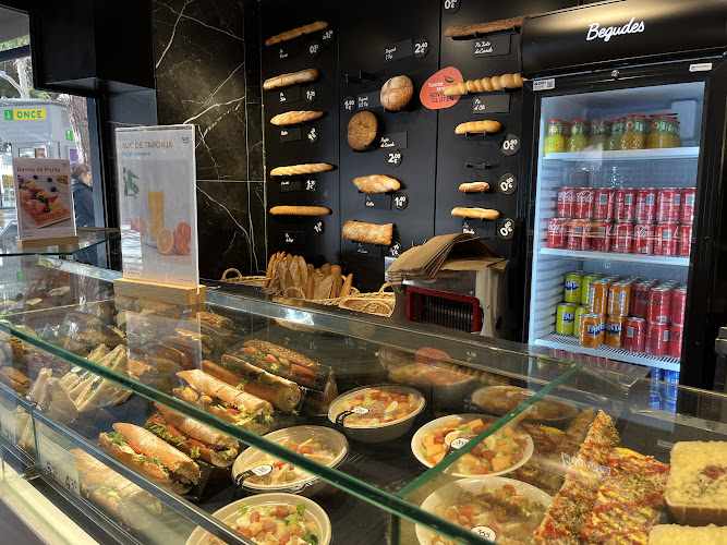 Fotografia tomada fuera de 365 obrador - cafeterías en Castelldefels, Barcelona