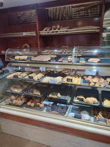 Fotografia tomada fuera de Julián García Malla BOLLERÍA PASTELERÍA PANADERÍA. - Panadería en Requena, Valencia