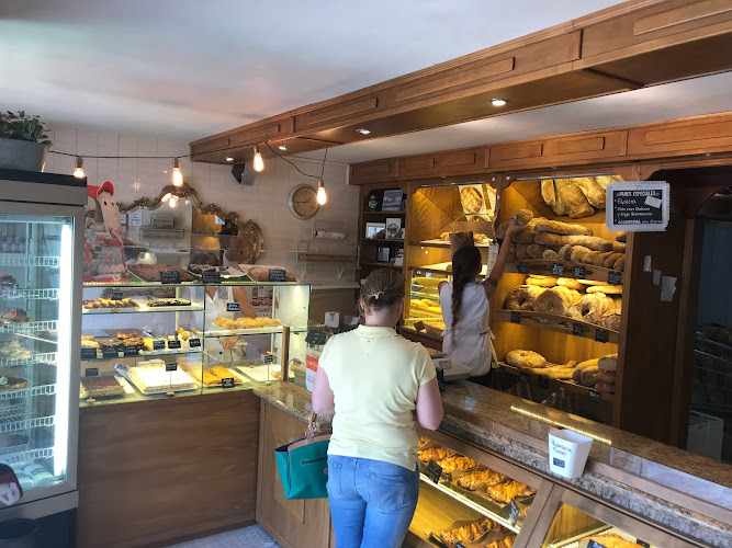 Fotografia tomada fuera de Panadería Lorbé - Panadería en Oleiros, A Coruña