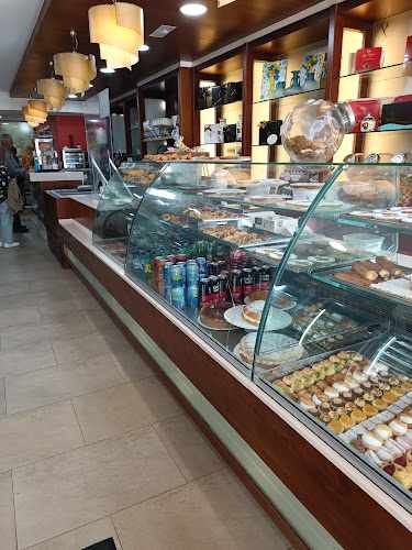 Fotografia tomada fuera de Confiteria San Roque Y Las Colonias - Pastelería en Santiago de Compostela, A Coruña