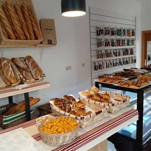 Fotografia tomada fuera de Ikatz Okindegia Gozotegia - Pastelería en Donostia-San Sebastian, Guipúzcoa