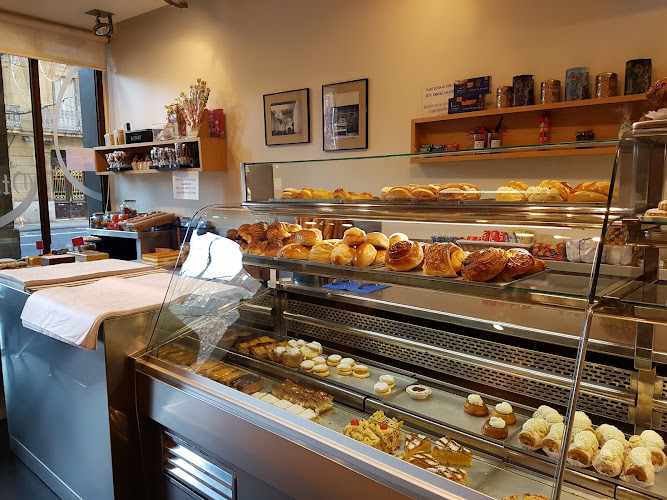 Fotografia tomada fuera de Pastelería Otaegui - Tarta-denda en Donostia-San Sebastian, Guipúzcoa