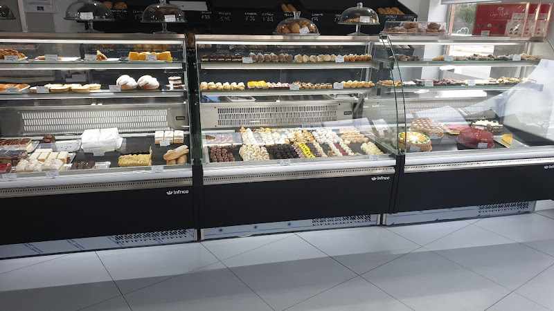 Fotografia tomada fuera de Cueva Pastelera - Pastelería en Illescas, Toledo