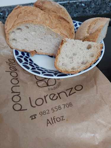 Fotografia tomada fuera de Panaderia Lorenzo - Panadería en San Pedro de Mor, Lugo