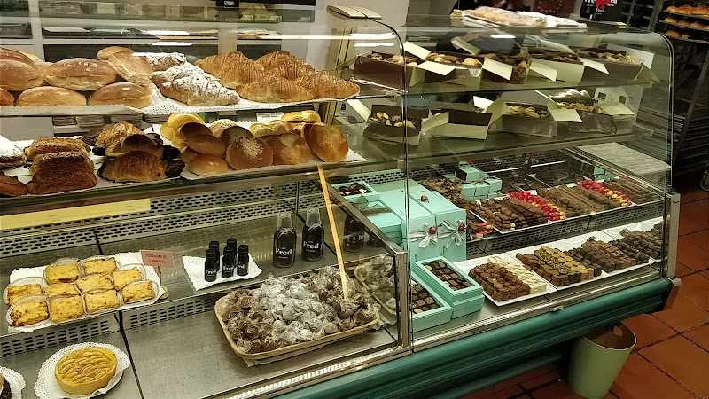 Fotografia tomada fuera de Pastelerías Martina de Zuricalday Bilbao - Pastelería en Bilbao, Vizcaya