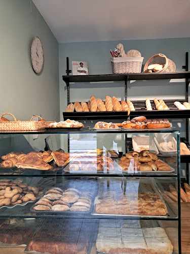 Fotografia tomada fuera de Panaderia M.Silvestre - Forn de pa en Deltebre, Tarragona