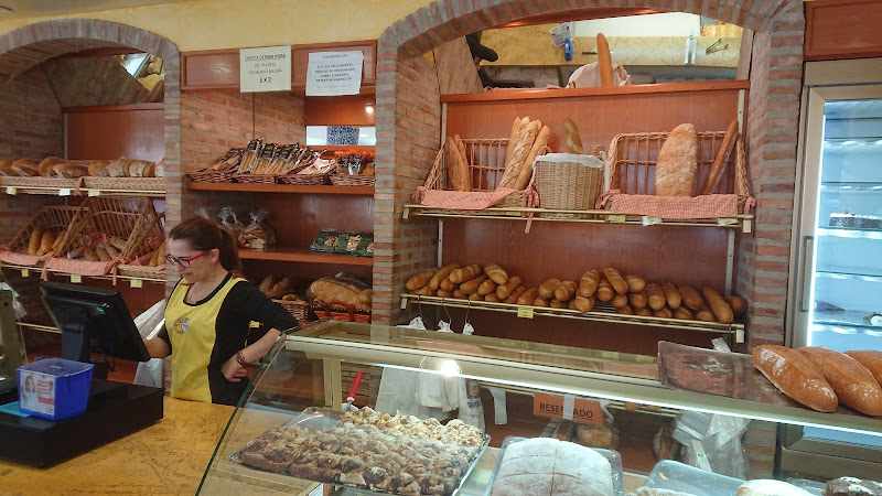 Fotografia tomada fuera de Horno-Pastelería-Cafetería Alfredo Cano - Forn de pa en Vinaròs, Castellón