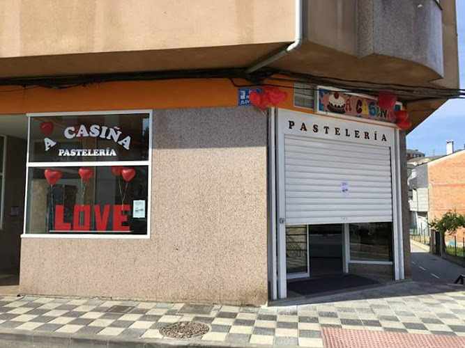 Fotografia tomada fuera de Pasteleria A Casiña - Pastelería en O Barco, Orense
