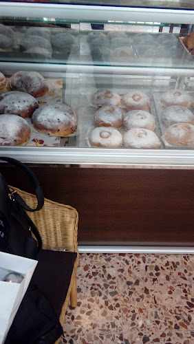Fotografia tomada fuera de Hermanos Navarro - Panadería en Villena, Alicante