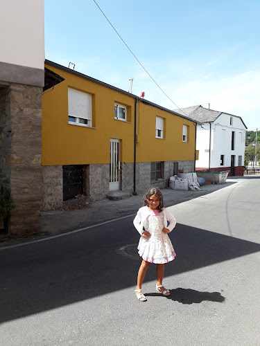Fotografia tomada fuera de Panadería Osbea - Panadería en Villaverde de los Cestos, León