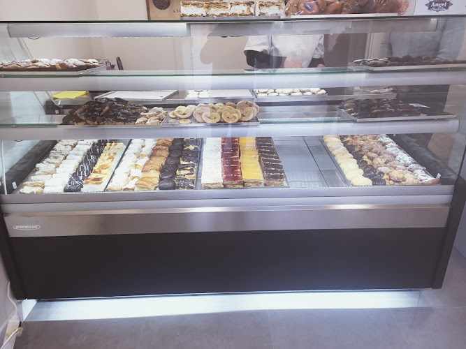 Fotografia tomada fuera de Pastelería El Camino - Pastelería en Navarrete, La Rioja