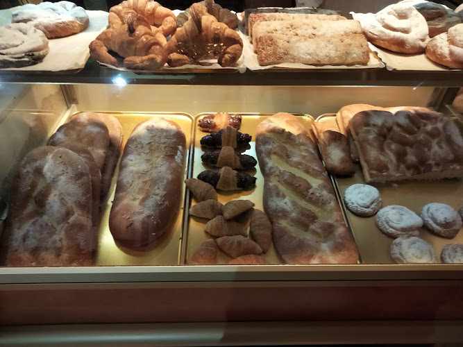Fotografia tomada fuera de El Flequer Del Carme- Lluis Gardella - Panadería en Olot, Girona