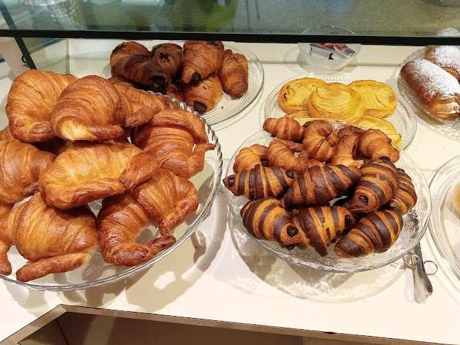Fotografia tomada fuera de El Forn, antic Forn Cusí - Panadería en Castelló d'Empúries, Girona