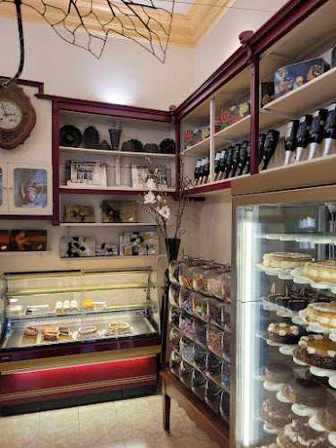 Fotografia tomada fuera de Pastisseria Serra Lacasa - Pastelería en Figueres, Girona
