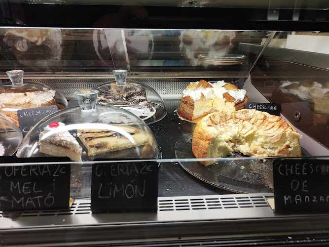 Fotografia tomada fuera de Tentacions Figueres - Pastelería en Figueres, Girona