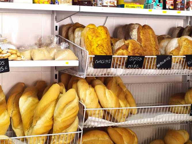 Fotografia tomada fuera de Panadería - Pastelería La Tahona - Bakery en Cuevas del Becerro, Málaga