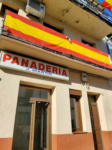 Fotografia tomada fuera de Julián Martín Navarro - Panadería en Mombeltrán, Ávila