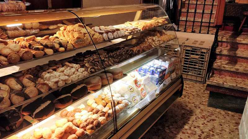 Fotografia tomada fuera de Panadería La Flor de Castilla - Panadería en Medina de Rioseco, Valladolid