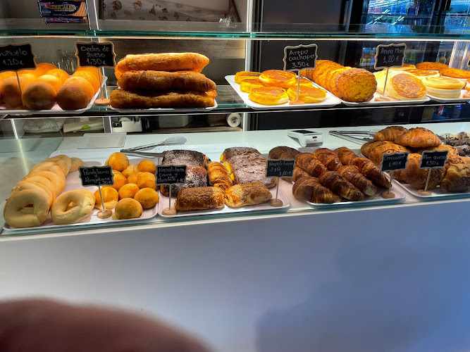 Fotografia tomada fuera de FlorLatina - cafeterías en Collado Villalba, Madrid