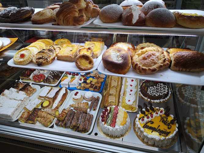 Fotografia tomada fuera de Pastelería Royal O Carballiño - Pastelería en O Carballiño, Orense