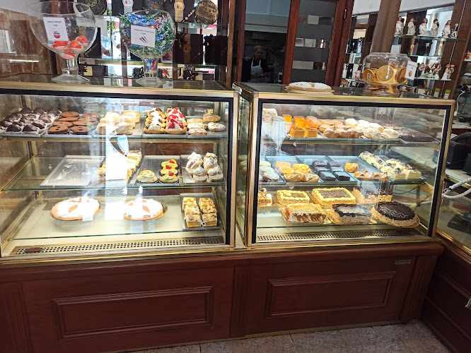 Fotografia tomada fuera de Confitería Cerviño - Pastelería en O Carballiño, Orense